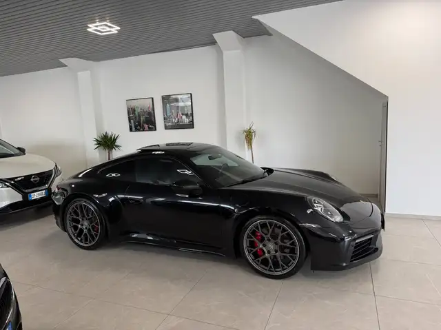 Porsche 911 view 4
