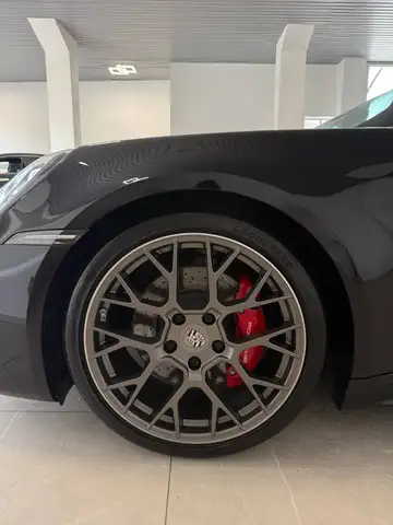Porsche 911 view 8