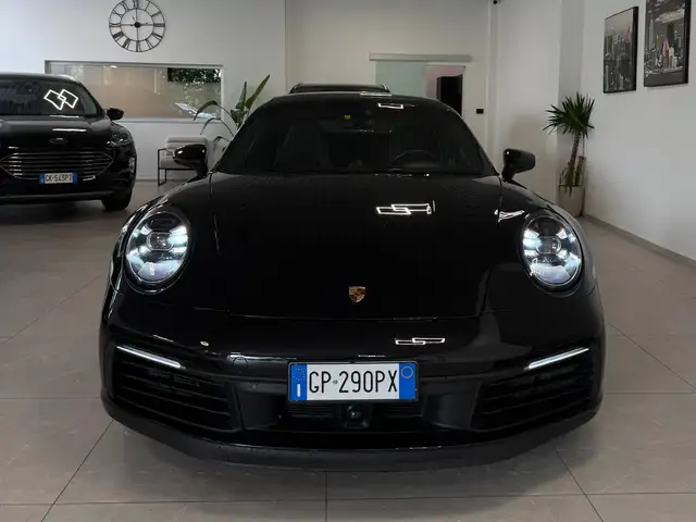 Porsche 911 view 10
