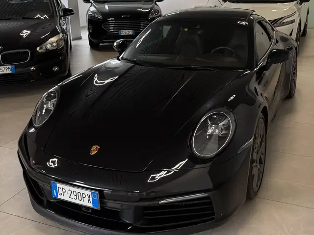 Porsche 911 view 12