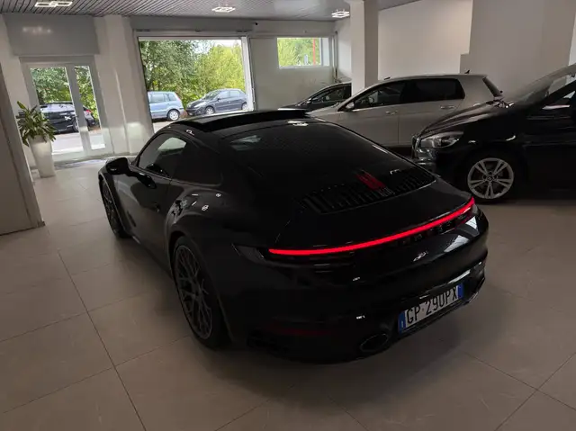 Porsche 911 view 5