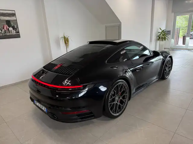 Porsche 911 view 6