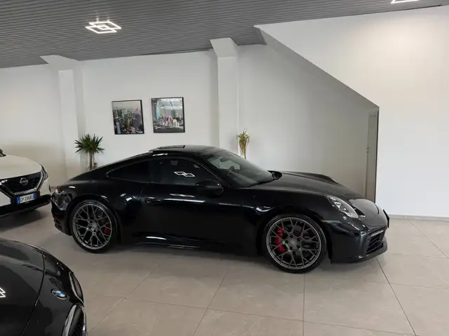 Porsche 911 view 3