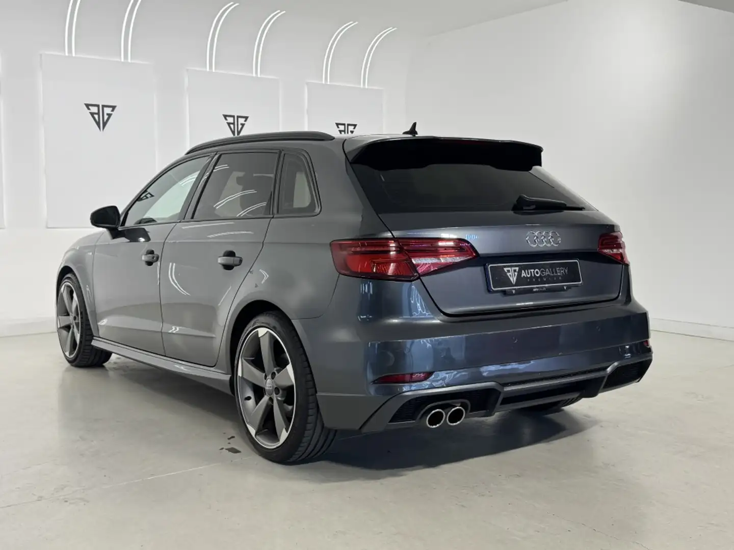 Audi A3 Sportback 1.5 TFSI COD EVO S Line ed. S-T 110kW Gris - 2