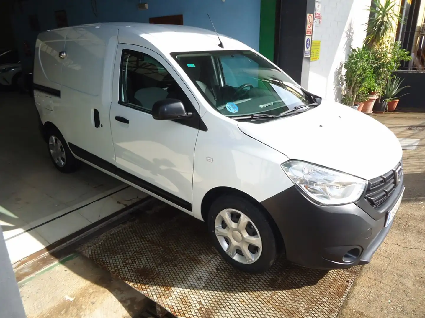 Dacia Dokker Comercial Van 1.6 GLP Essential 80kW Blanc - 1
