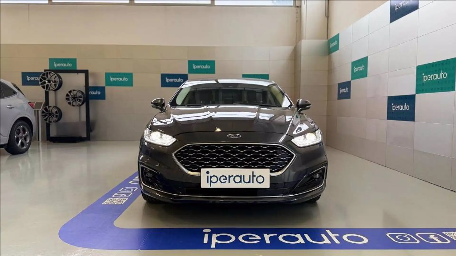 Ford Mondeo 4p 2.0 hybrid Vignale ecvt FULL OPTIONAL Gris - 2