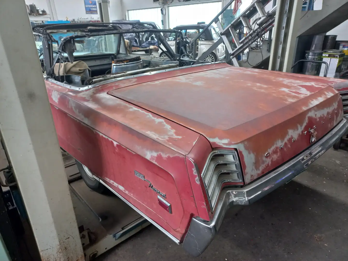 Chrysler Newport Cabrio Rouge - 2