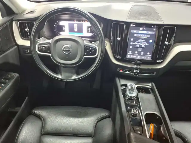 Volvo XC60 view 5