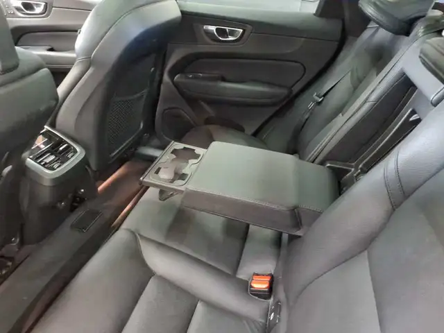 Volvo XC60 view 8