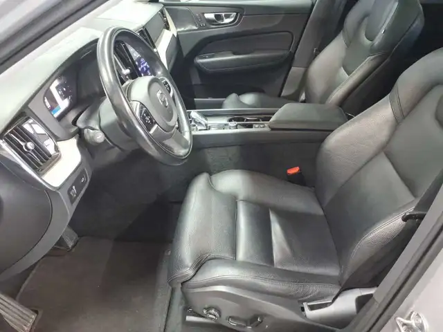 Volvo XC60 view 3