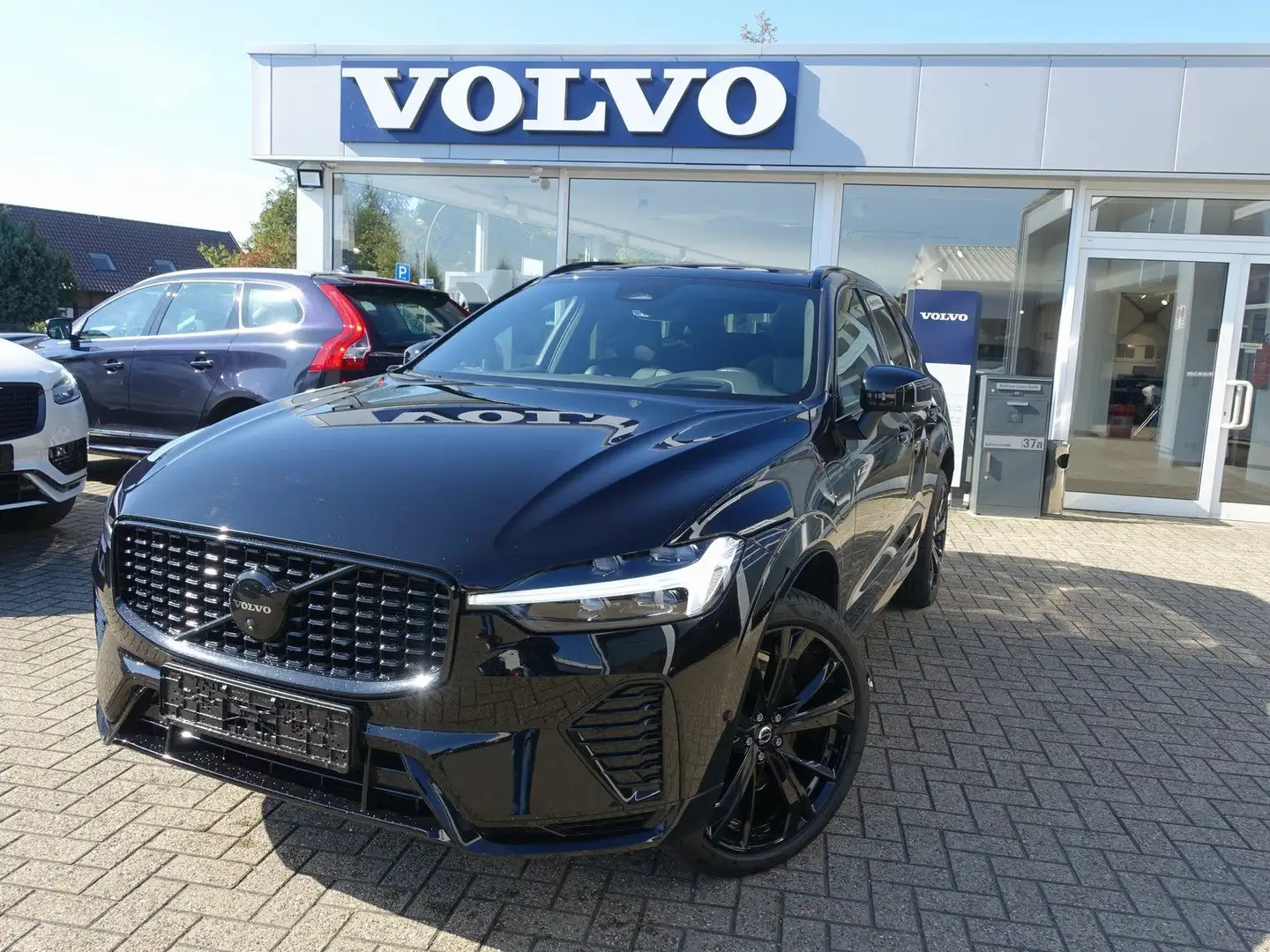 Volvo XC60 Black Edition Plus, T8 AWD/HeadUP/B&W/FourC Schwarz - 1