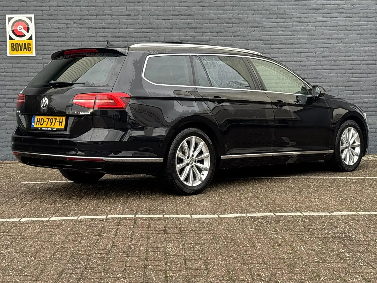 Volkswagen Passat Variant 1.6 TDI Highline | Virtual Cockpit | Pano | Keyles Zwart - 2