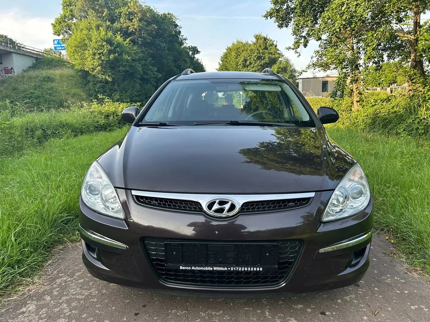 Hyundai i30 1.6 - MOTOR LÄUFT JEDOCH RAUCHT AUS DEM AUSPUFF Braun - 2