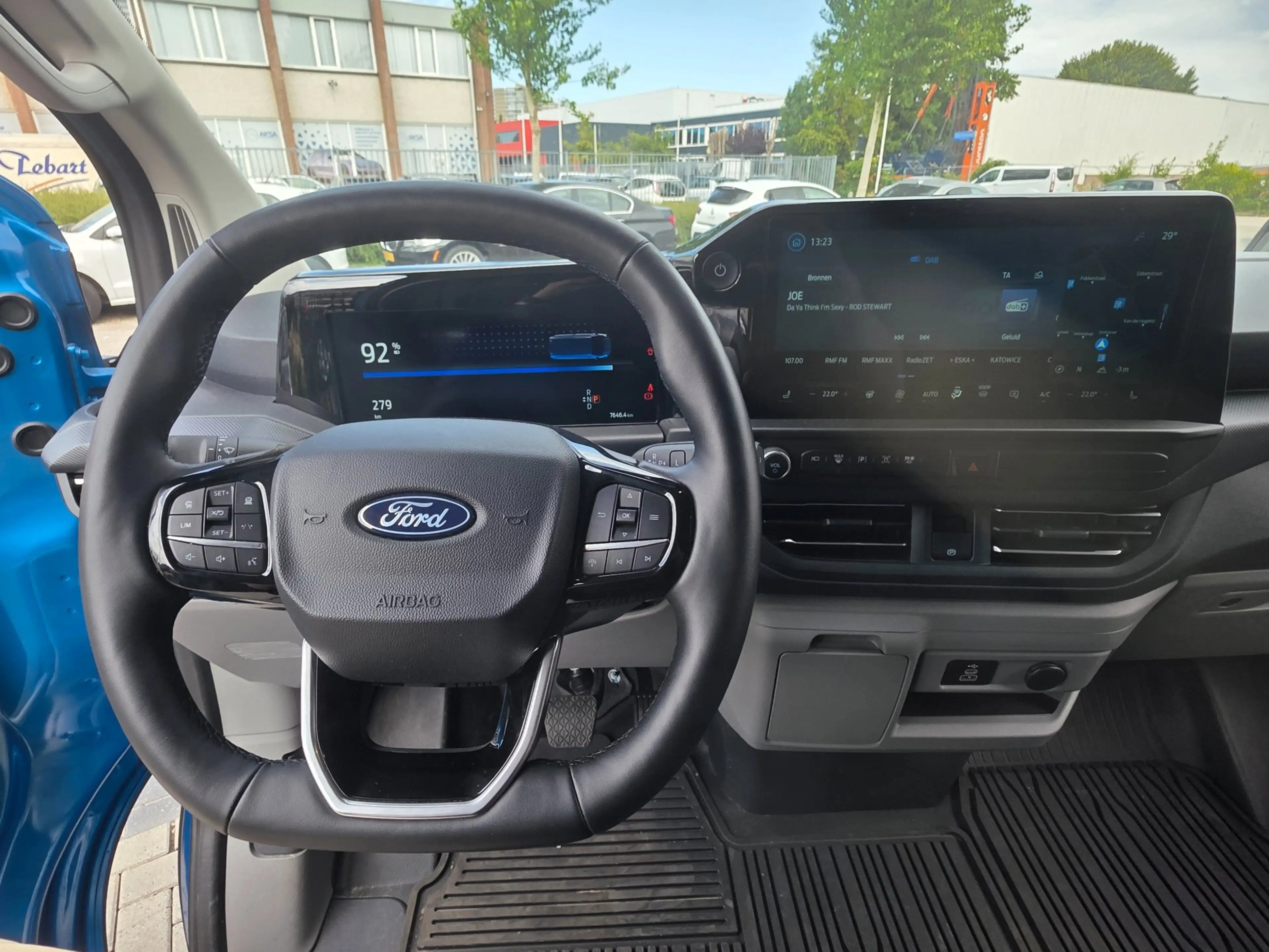 Ford E-Transit Cust. 320 L2H1 Limited 65 kWh| SoH 99%| Met o.a. 3 — photo 19