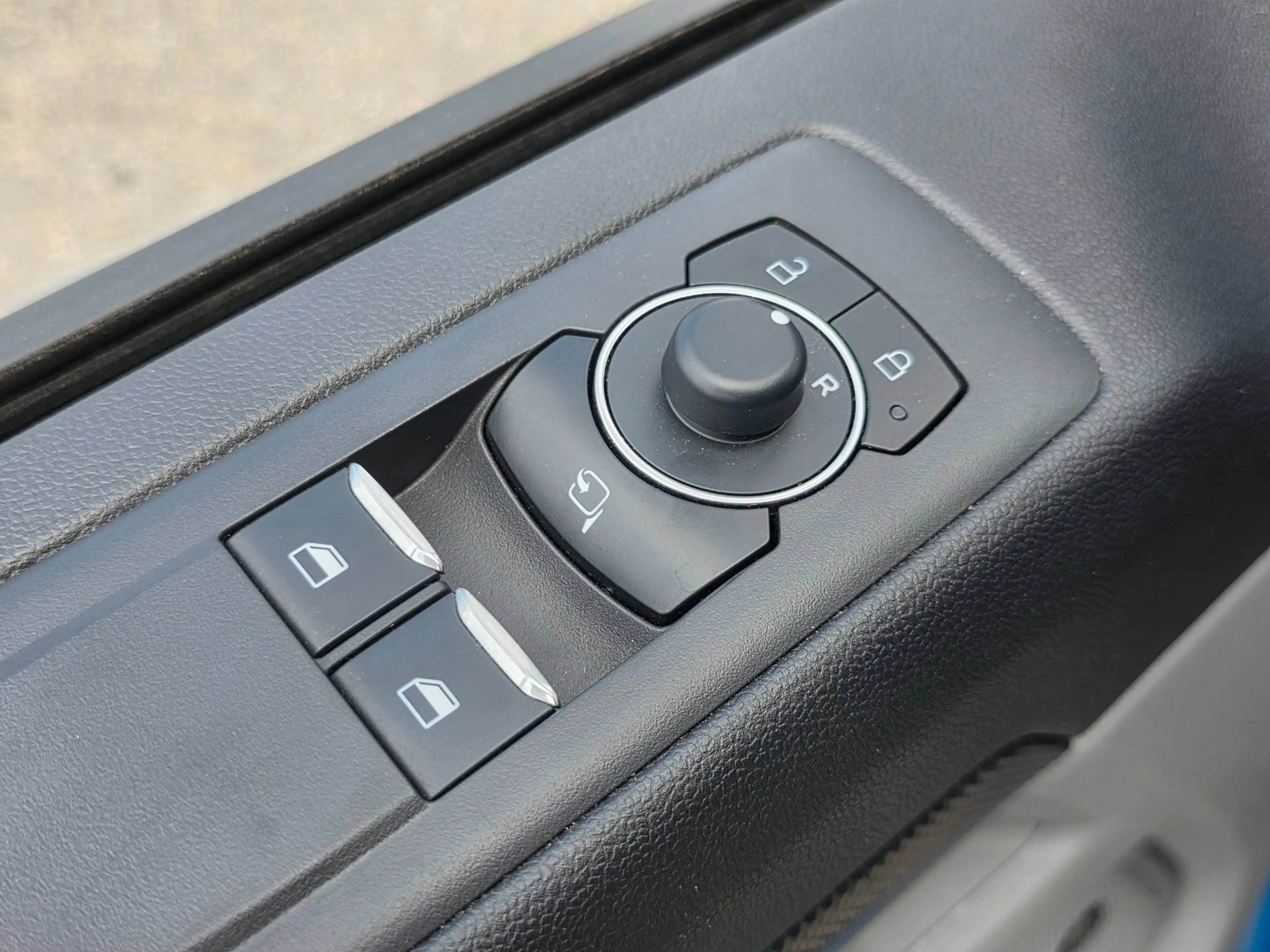 Ford E-Transit Cust. 320 L2H1 Limited 65 kWh| SoH 99%| Met o.a. 3 — photo 36