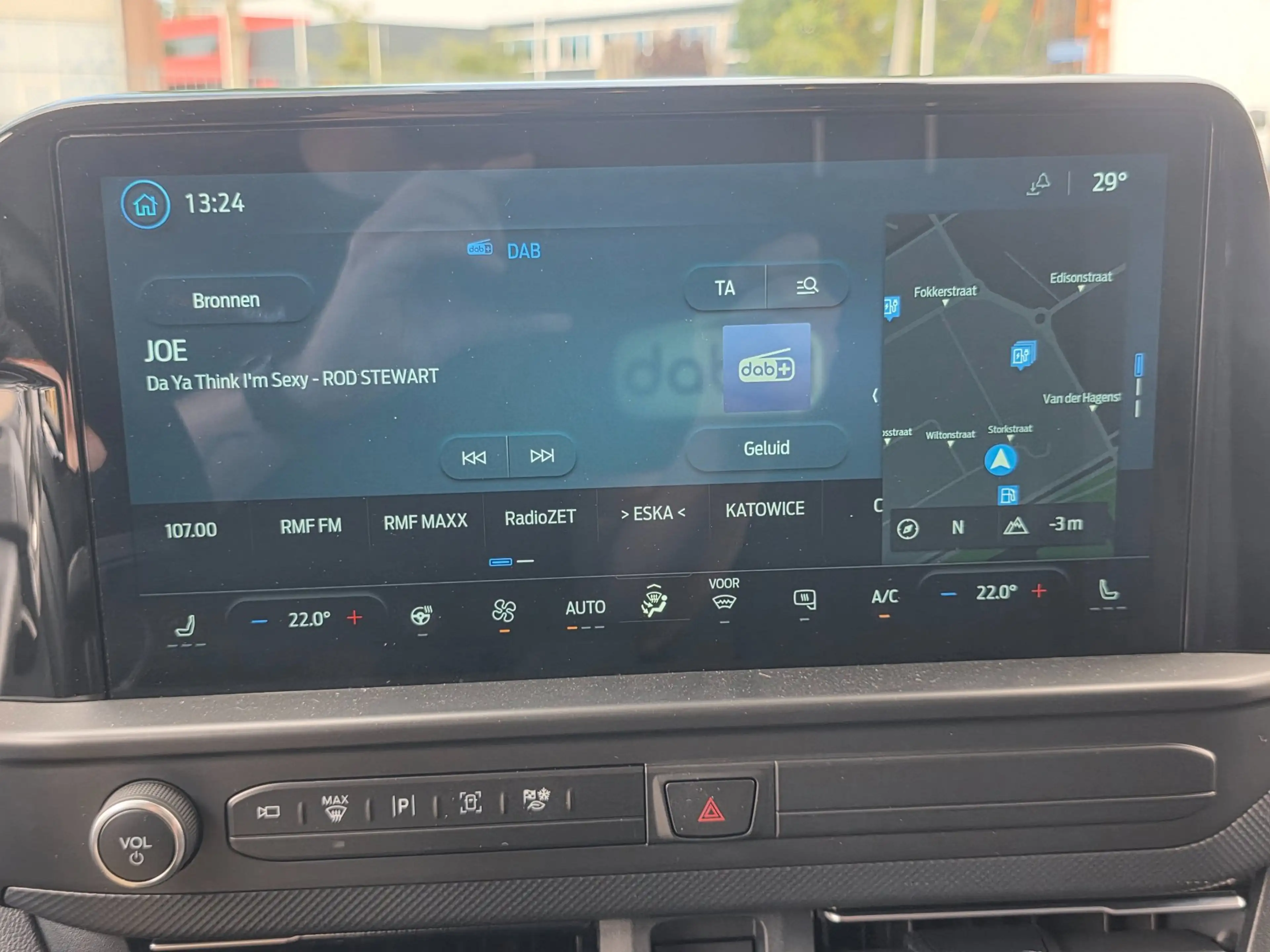 Ford E-Transit Cust. 320 L2H1 Limited 65 kWh| SoH 99%| Met o.a. 3 — photo 27