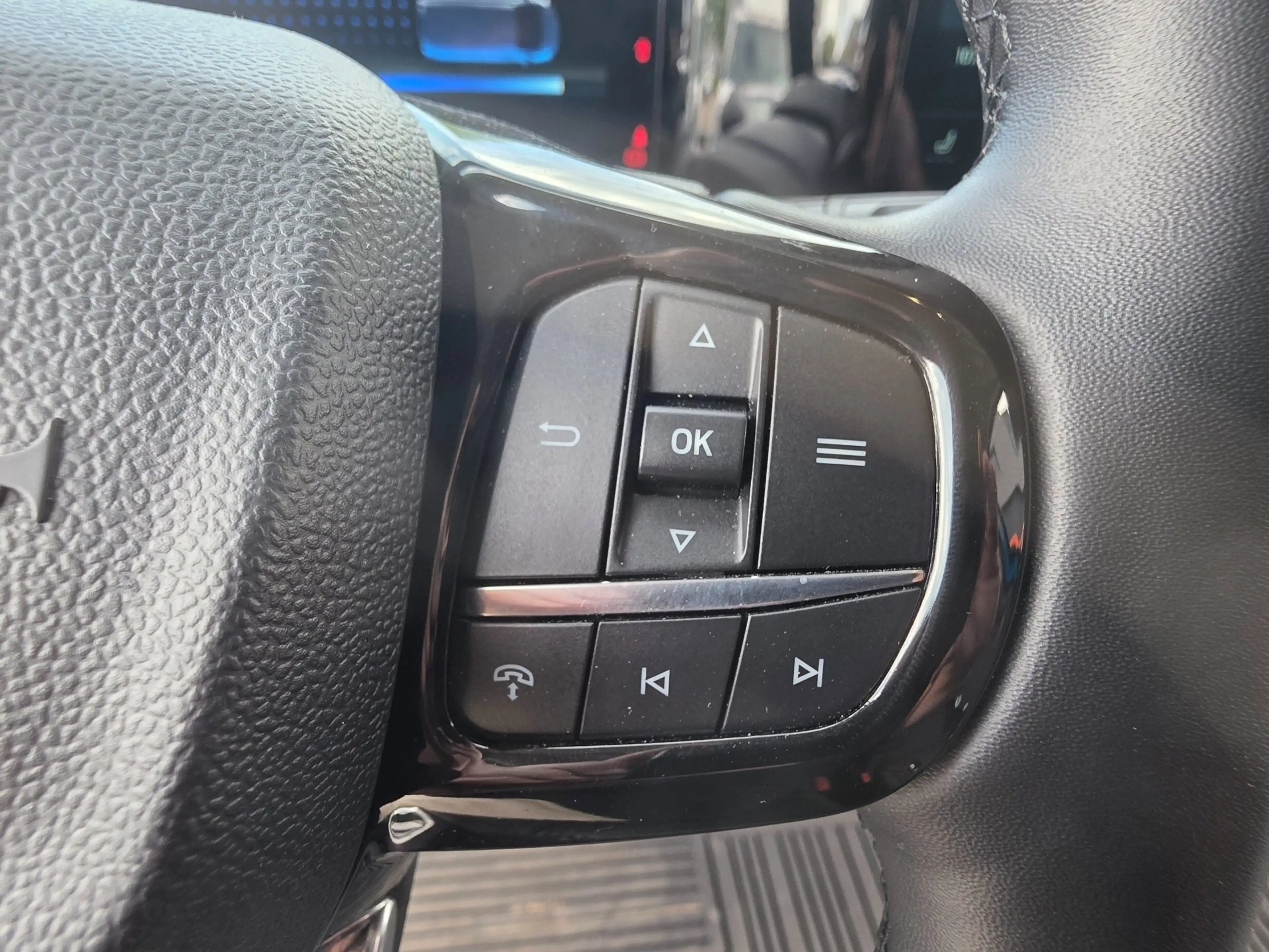 Ford E-Transit Cust. 320 L2H1 Limited 65 kWh| SoH 99%| Met o.a. 3 — photo 21