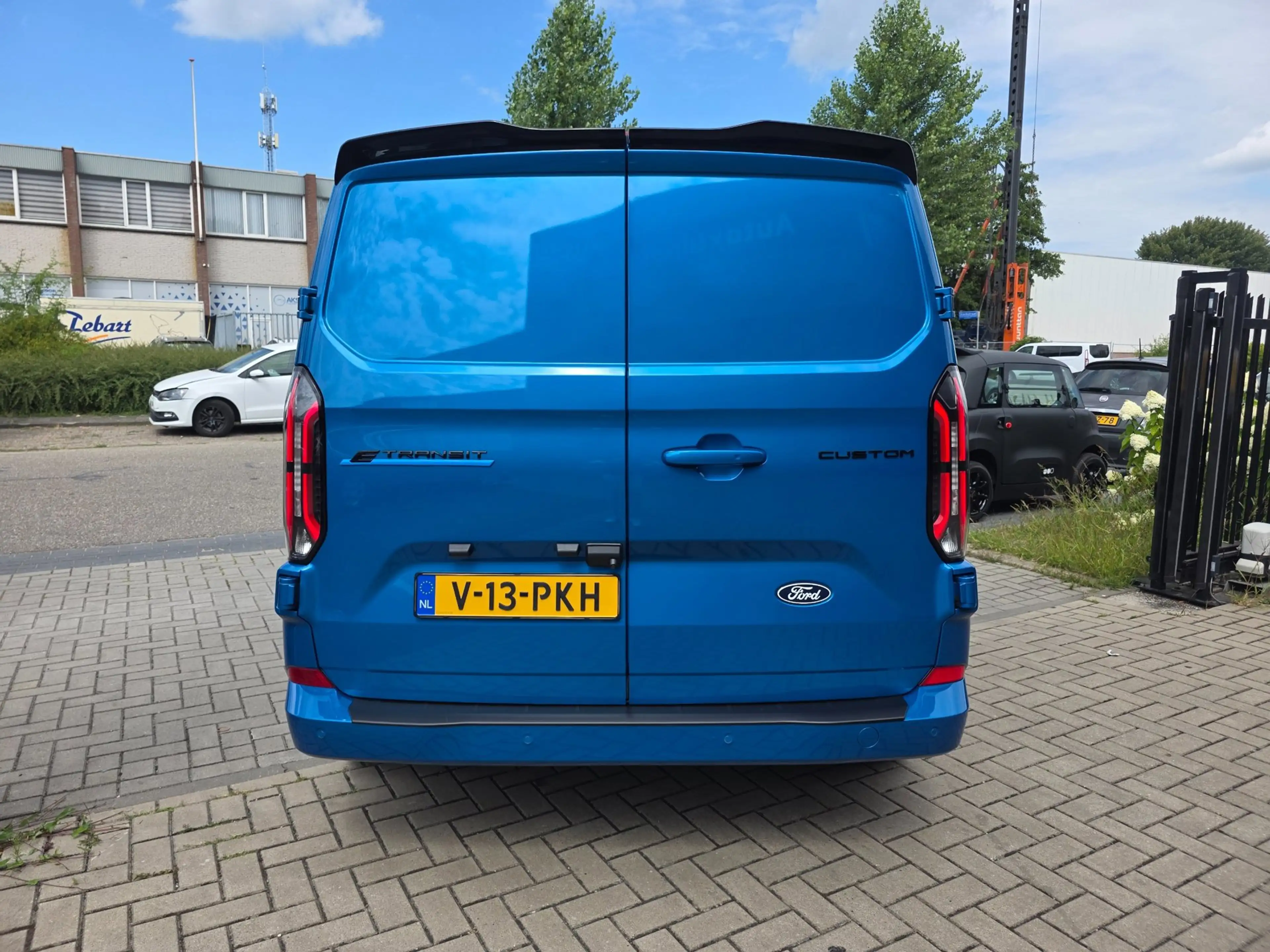 Ford E-Transit Cust. 320 L2H1 Limited 65 kWh| SoH 99%| Met o.a. 3 — photo 6