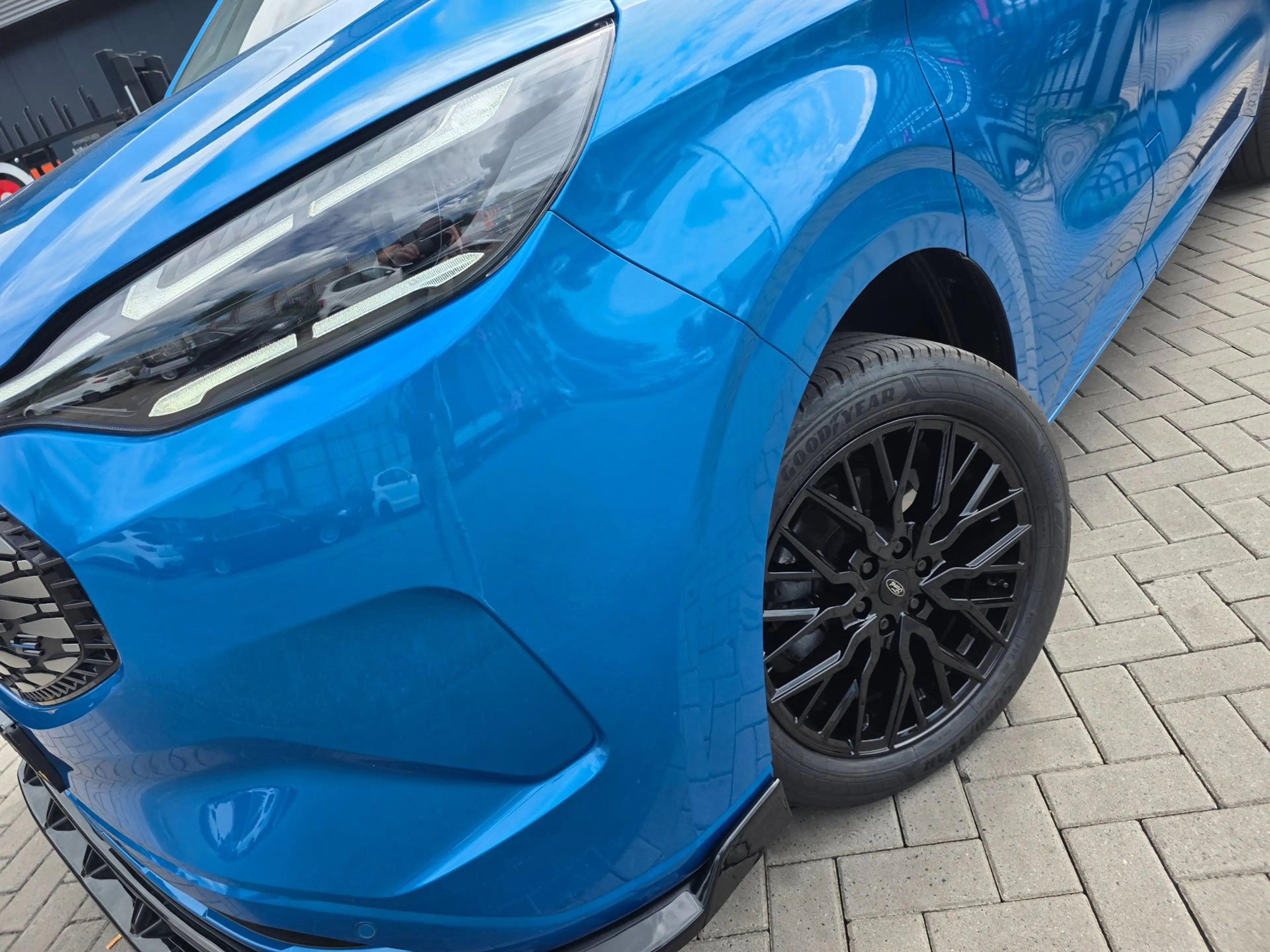 Ford E-Transit Cust. 320 L2H1 Limited 65 kWh| SoH 99%| Met o.a. 3 — photo 2