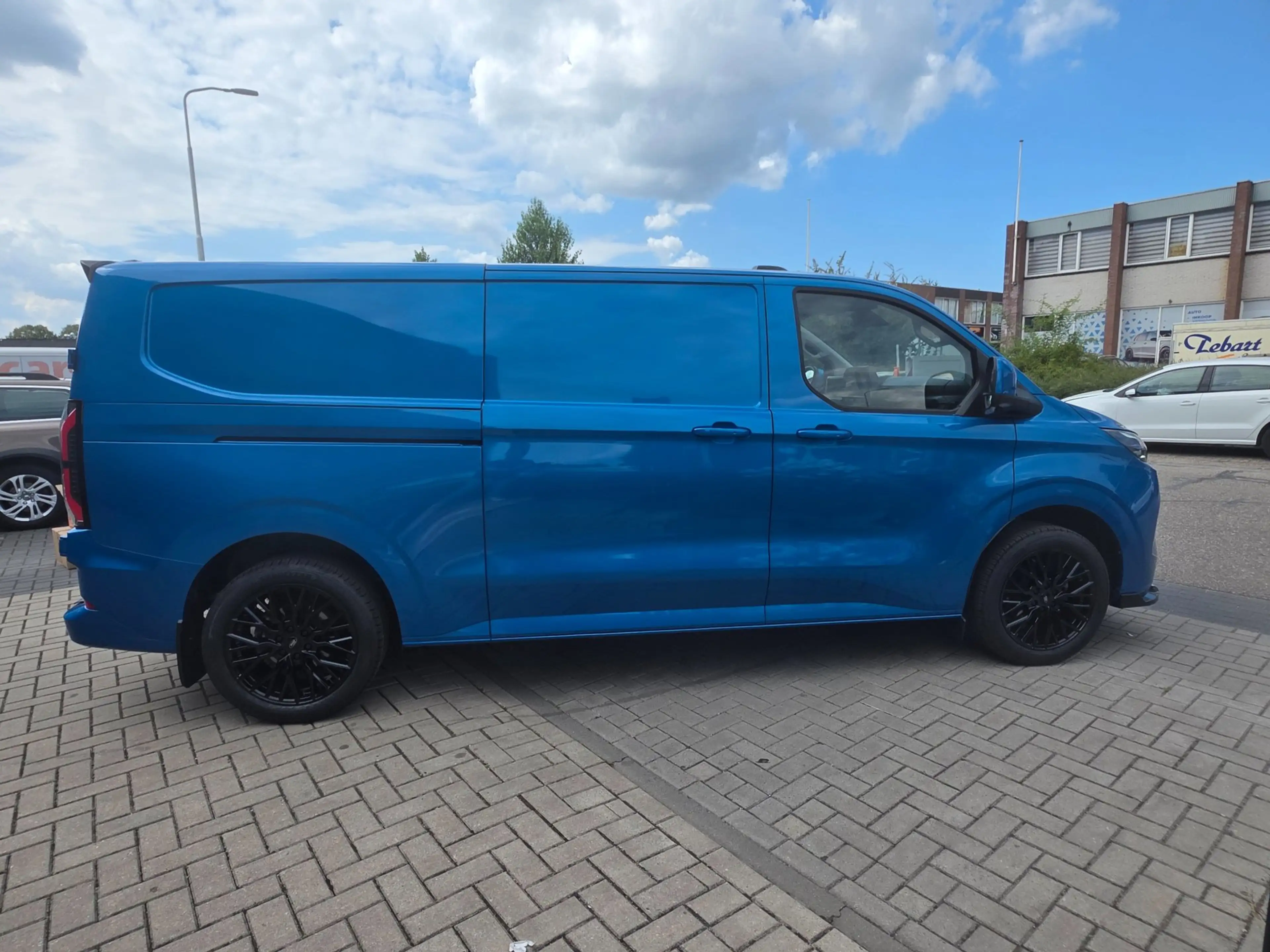 Ford E-Transit Cust. 320 L2H1 Limited 65 kWh| SoH 99%| Met o.a. 3 — photo 9