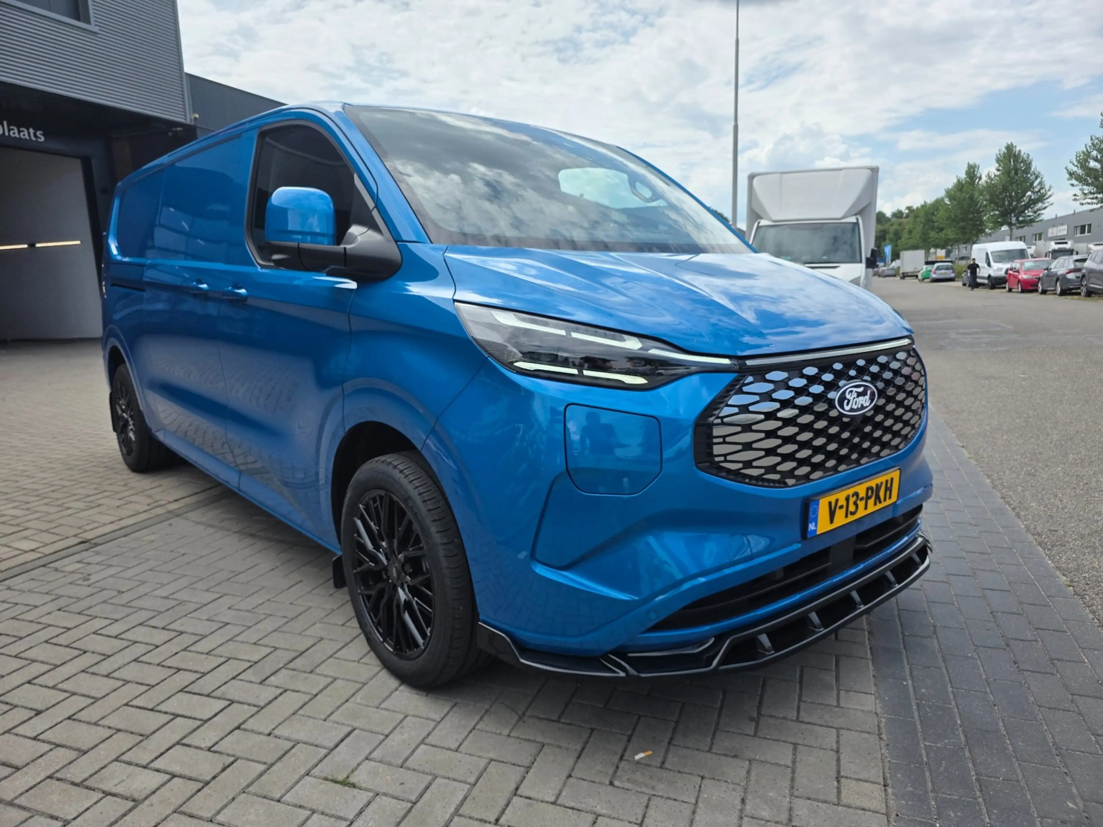 Ford E-Transit Cust. 320 L2H1 Limited 65 kWh| SoH 99%| Met o.a. 3 — photo 12
