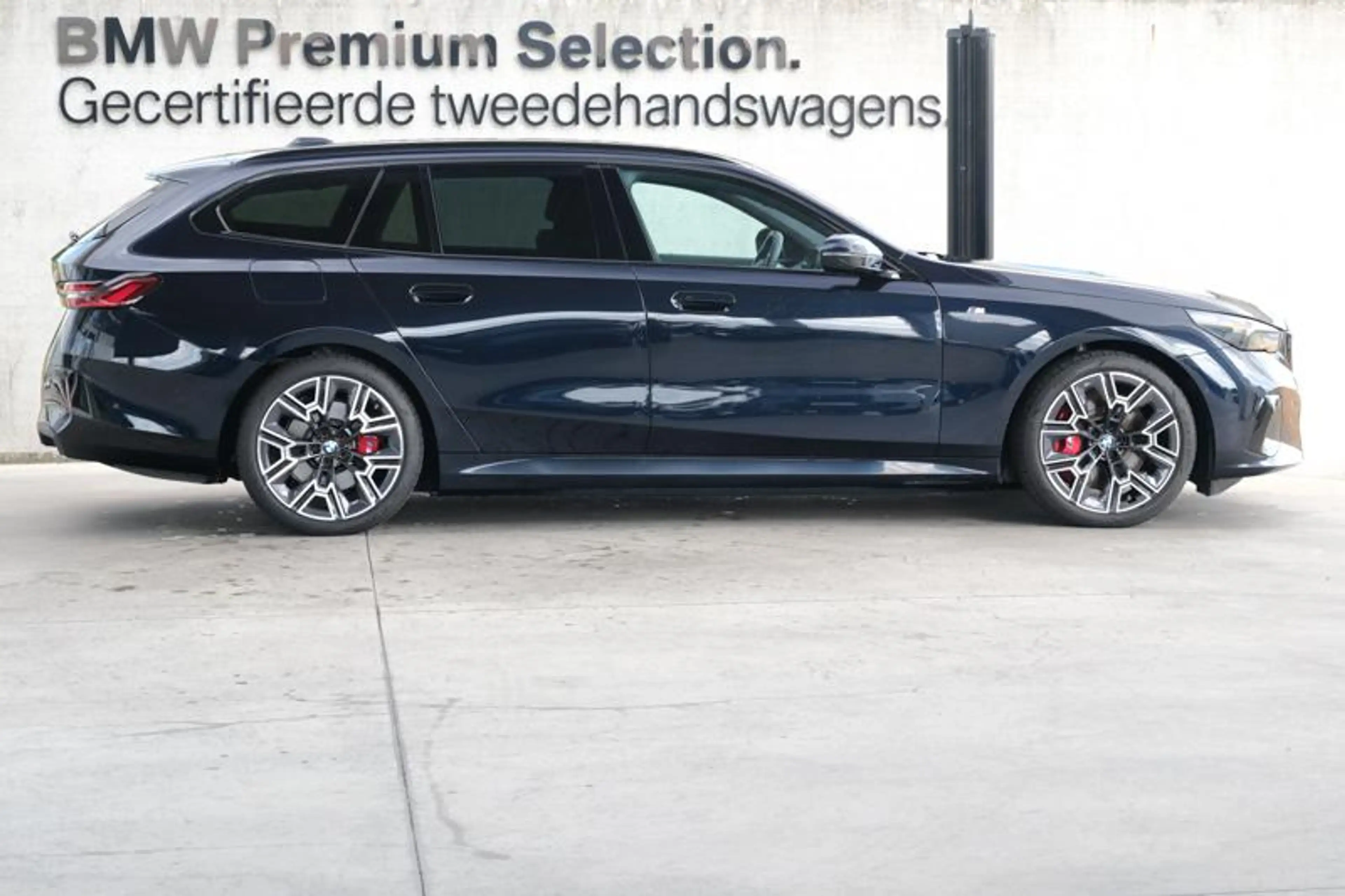 BMW i5 eDrive40 Touring M Sport Pro | PANO | — photo 3