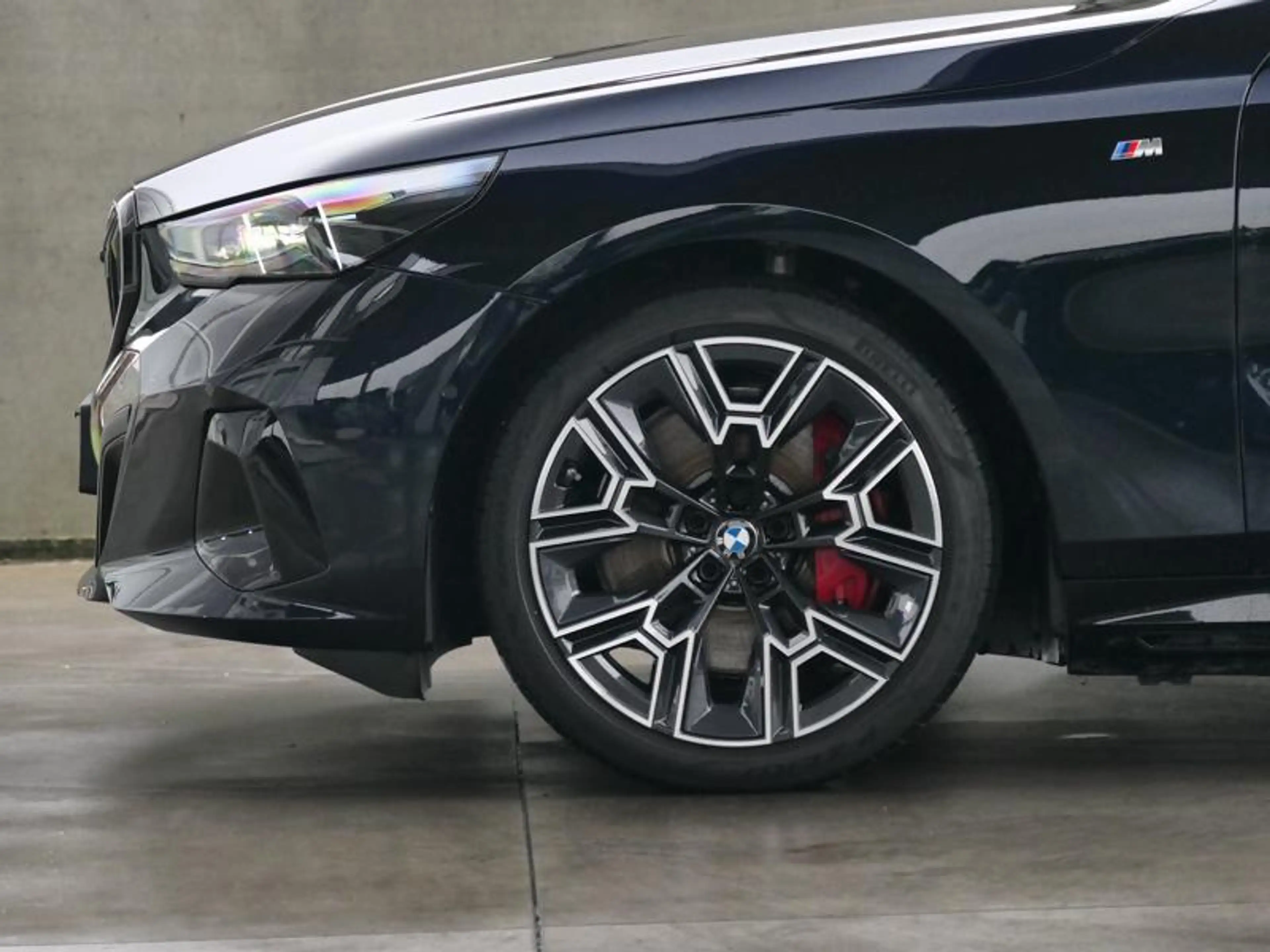 BMW i5 eDrive40 Touring M Sport Pro | PANO | — photo 8