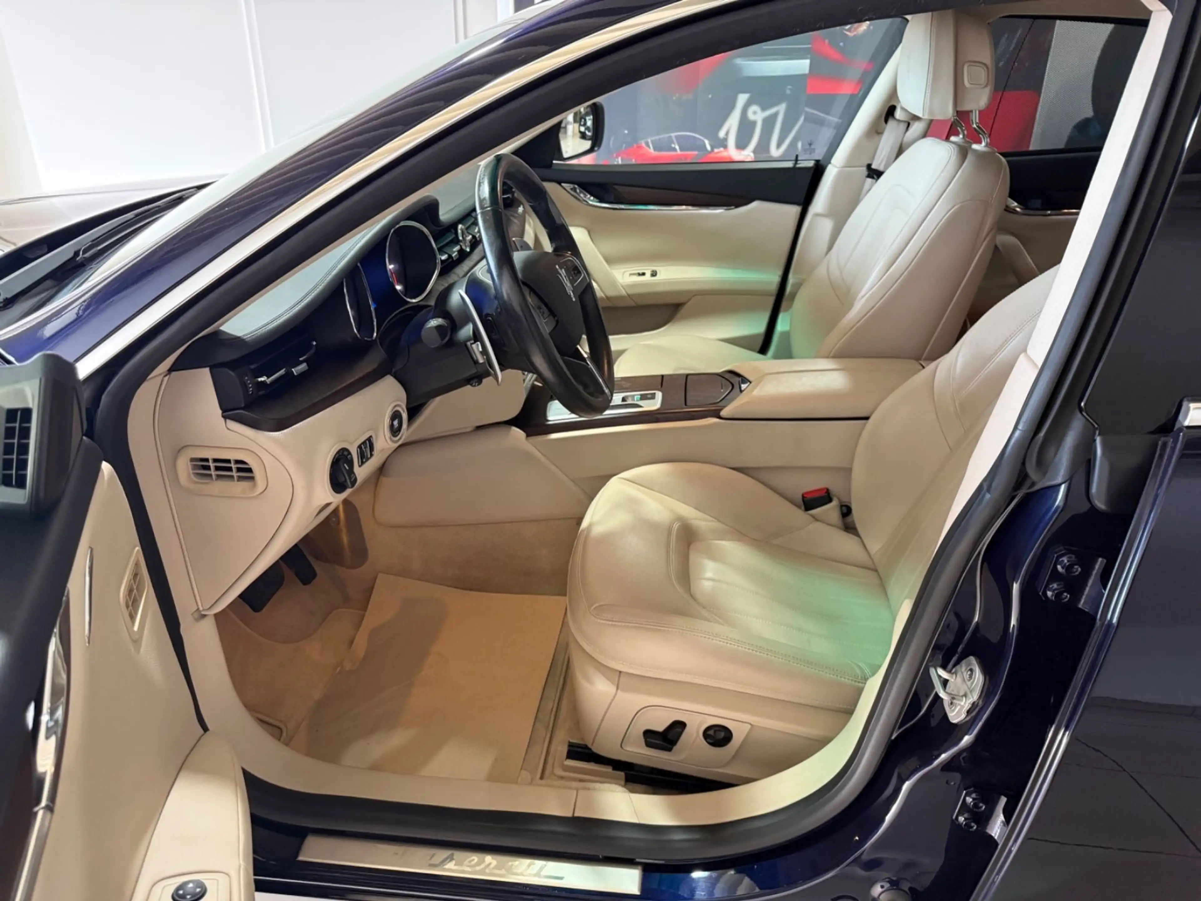 Maserati Quattroporte 3.0 V6 D*KEYGO*H&K*NAVI*LEDER*KAM — photo 10