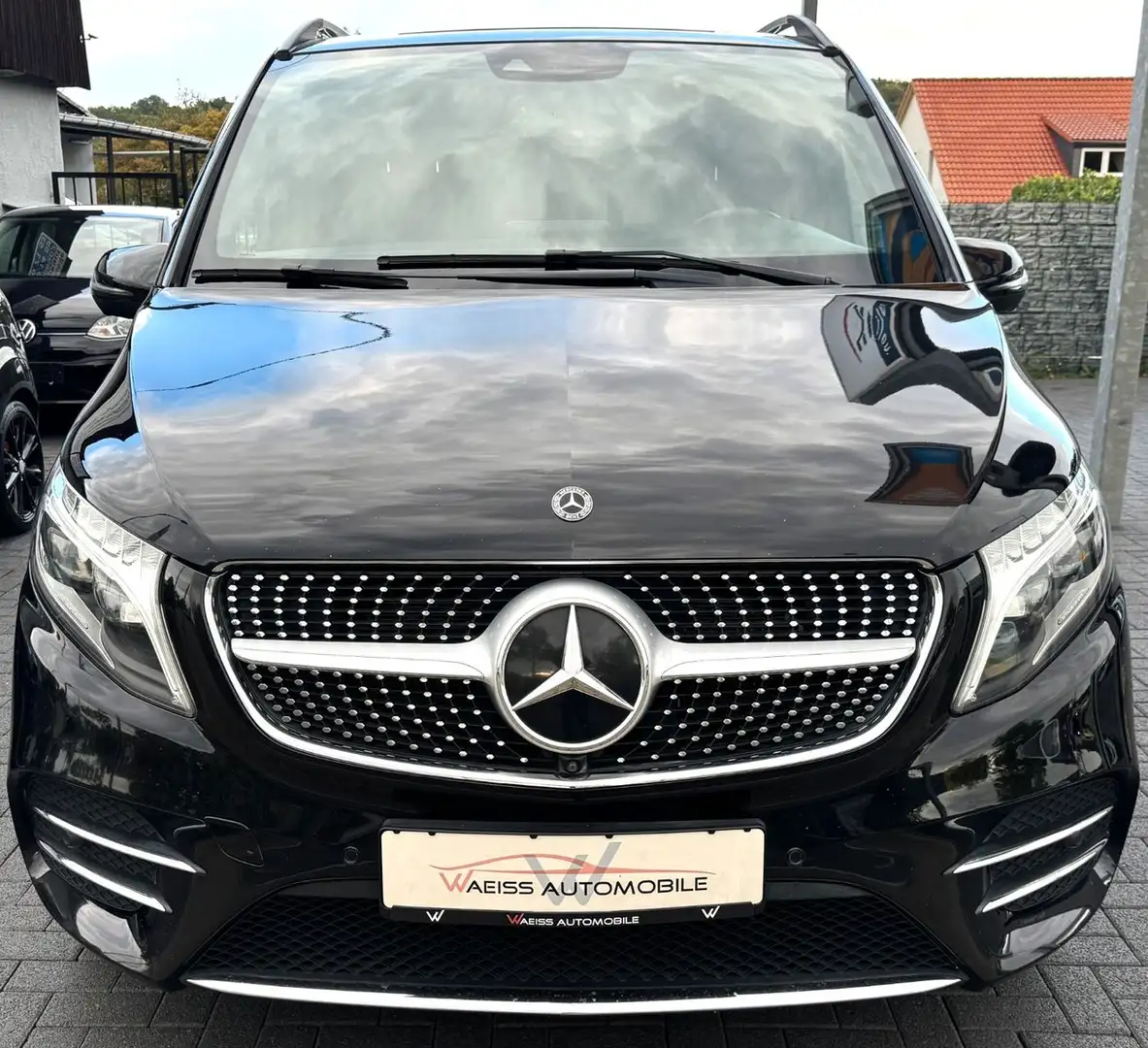 Mercedes-Benz V 300 d Avantgarde Edition AMG-Line Extralang Schwarz - 2