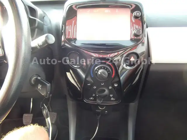 Peugeot 108 view 13