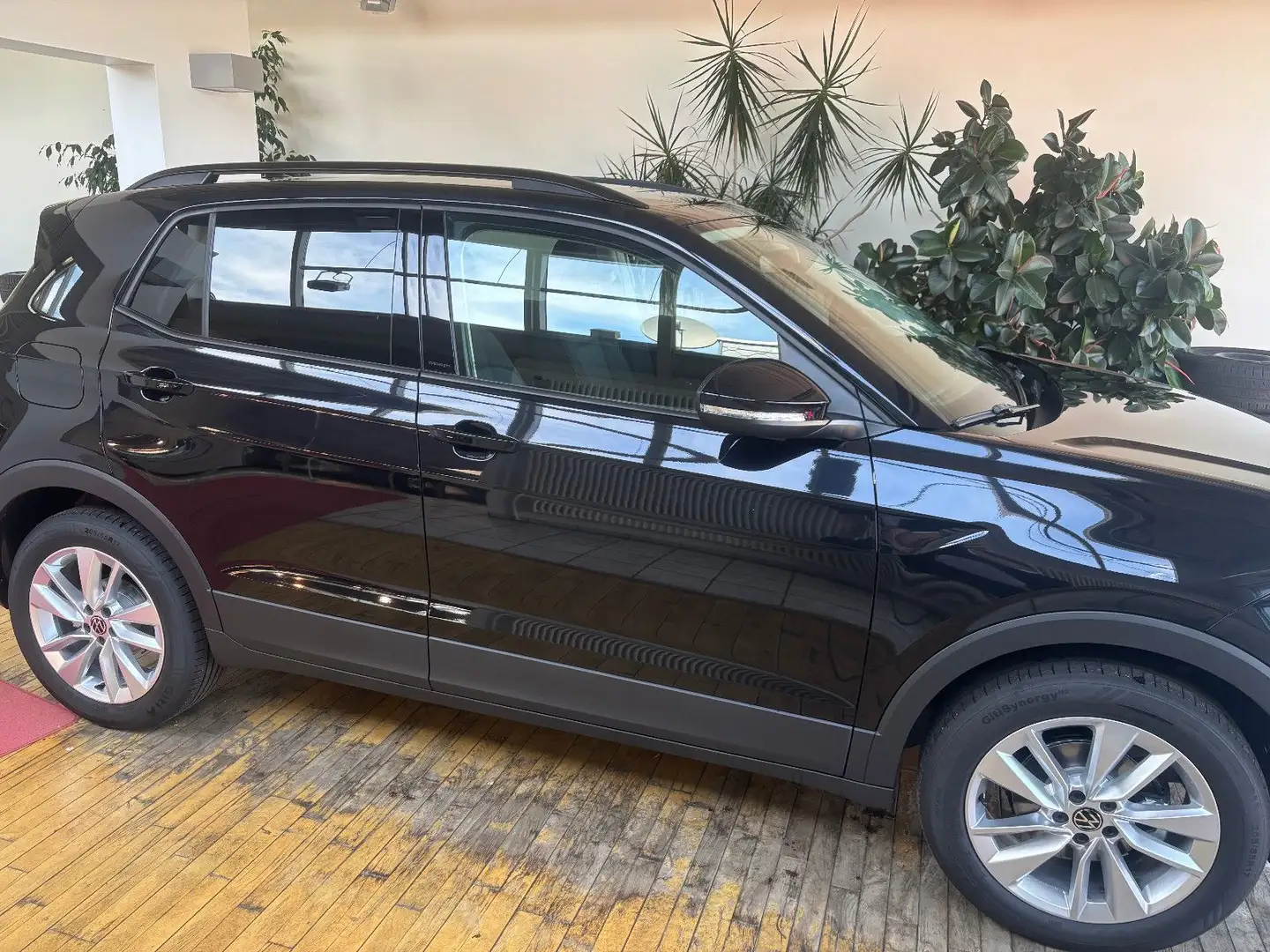 Volkswagen T-Cross 1.0 TSI OPF 85 kW DSG Life "ACC+Kamera" Zwart - 2
