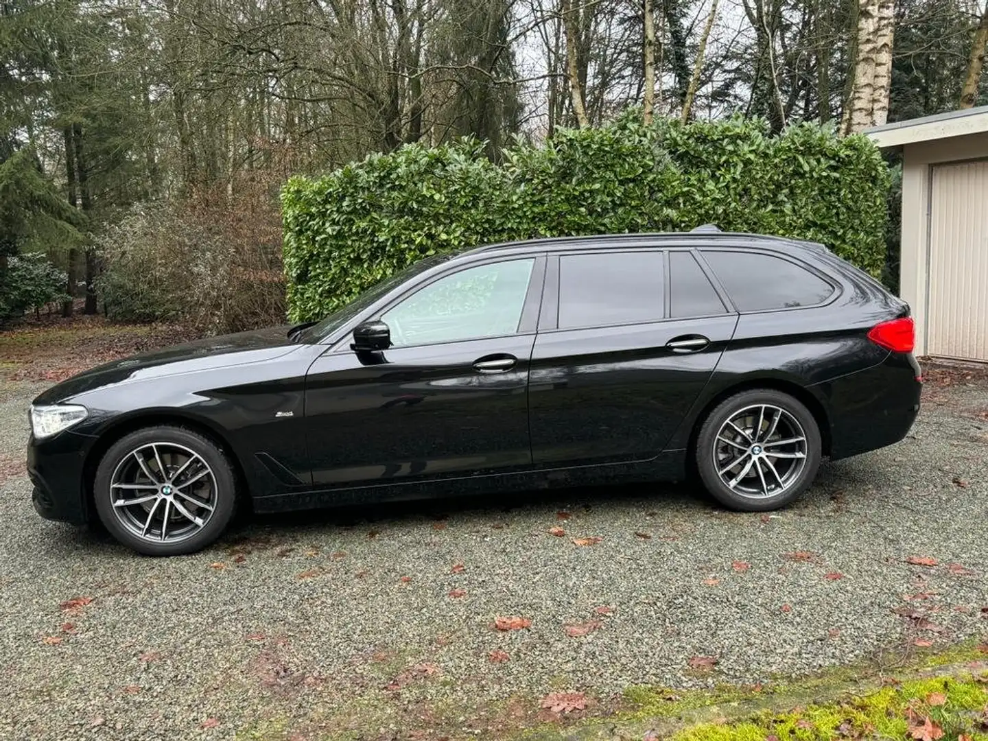 BMW 520 520d Touring Aut. Sport Line Zwart - 1