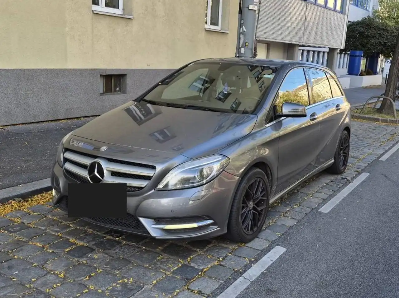 Mercedes-Benz B 180