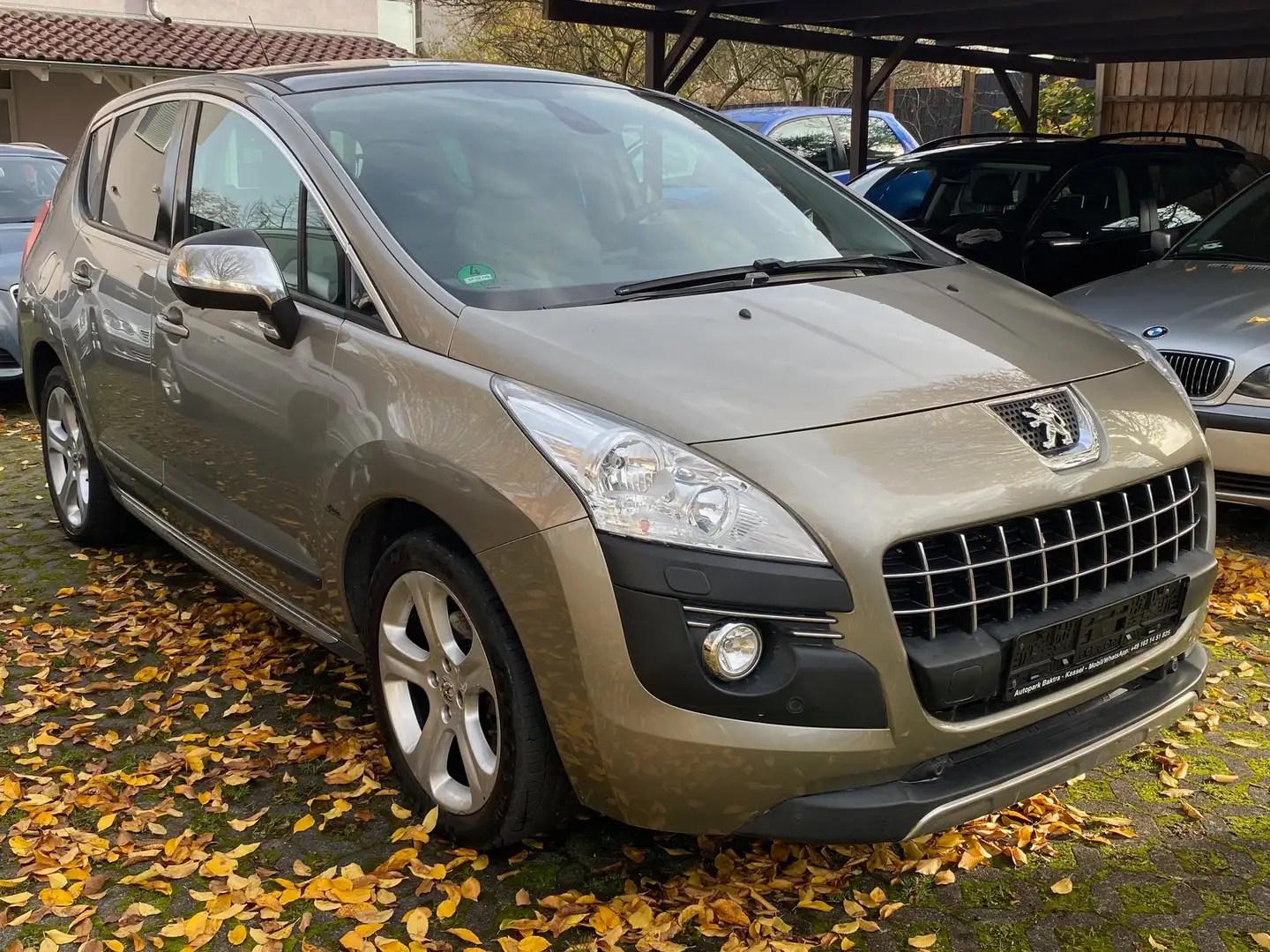 Peugeot 3008 3008 Platinum 155 THP, Vollleder, Panorama-Dach Gris - 2