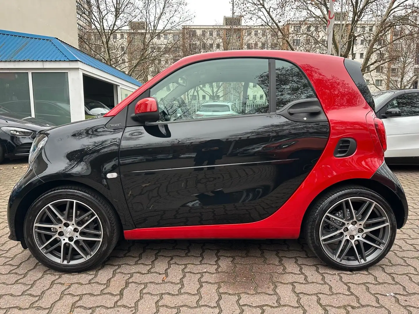 smart forTwo fortwo BRABUS Xcl DCT*LEDER*NAVI*SHZ*JBL*PTS*KAM Schwarz - 2