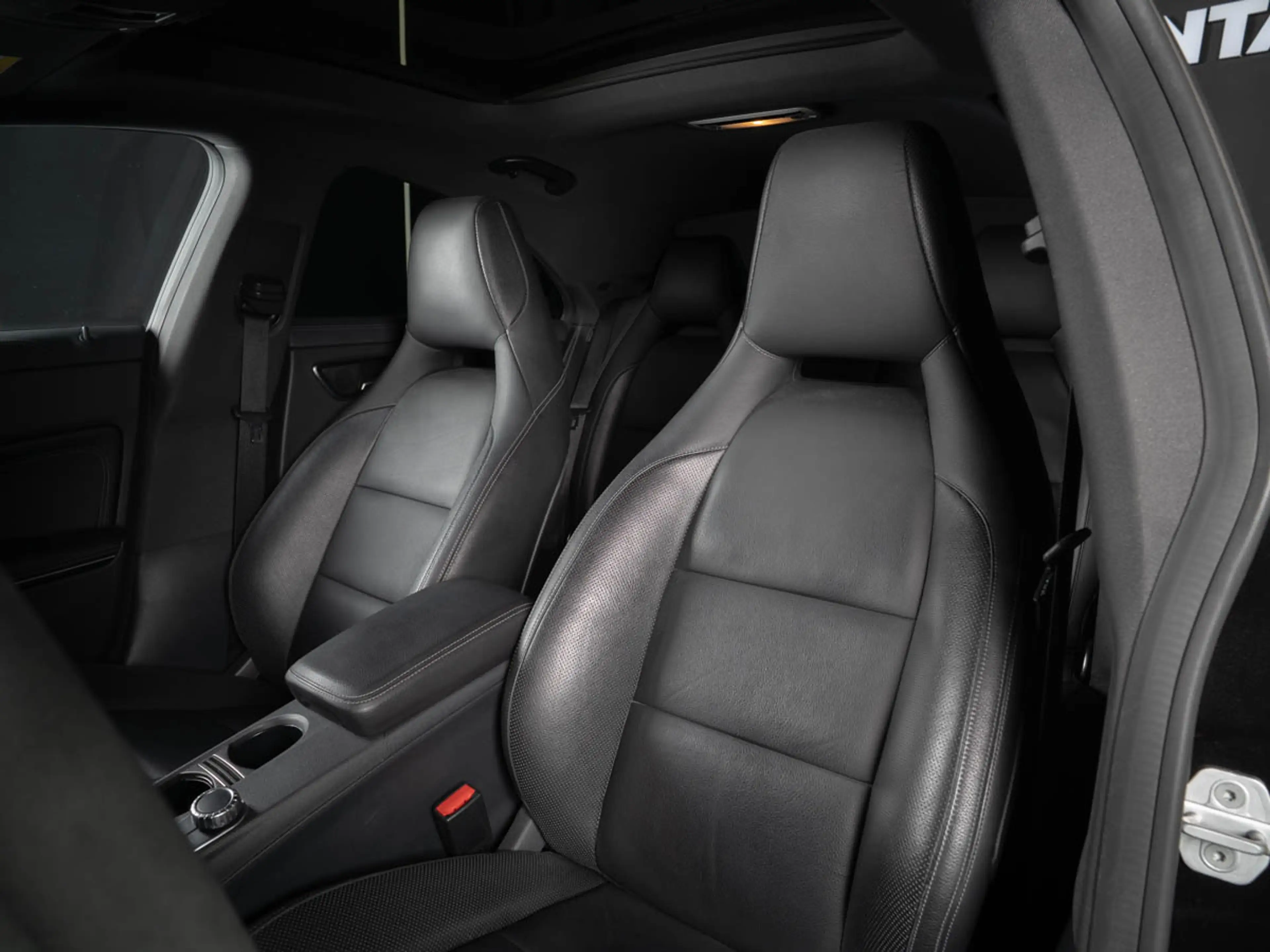 Mercedes-Benz CLA 45 AMG 4Matic  *PERF-AGA*PANO*H&K* — photo 10