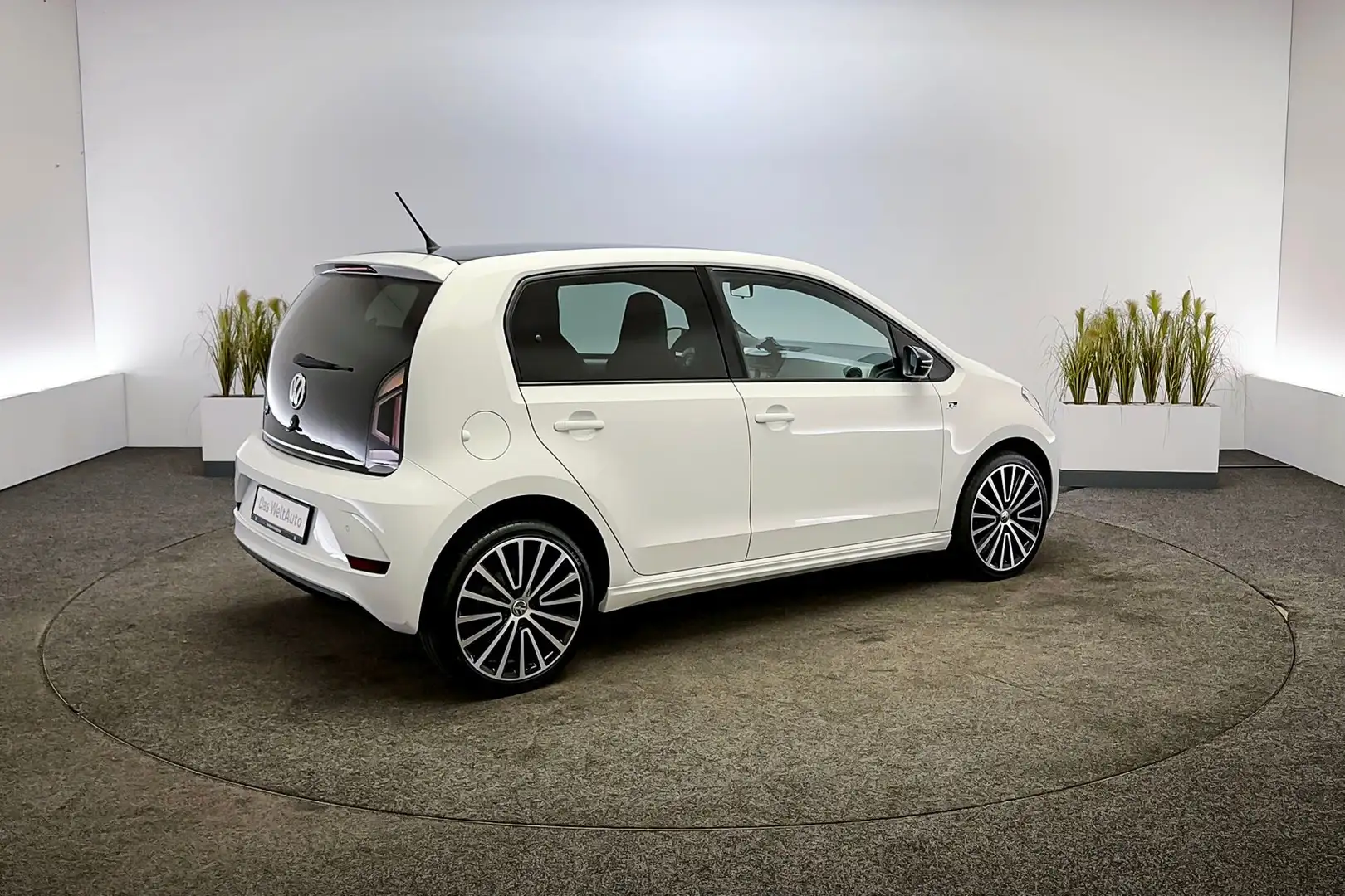 Volkswagen up! 1.0 60pk BMT R-Line | Parkeersensoren Achter, Crui Weiß - 2