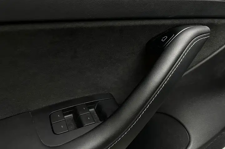 Tesla Model 3 2022, foto 24