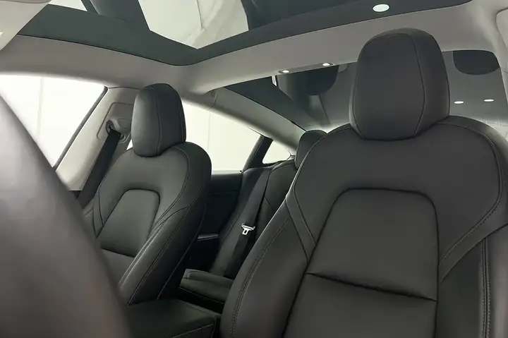 Tesla Model 3 2022, foto 26