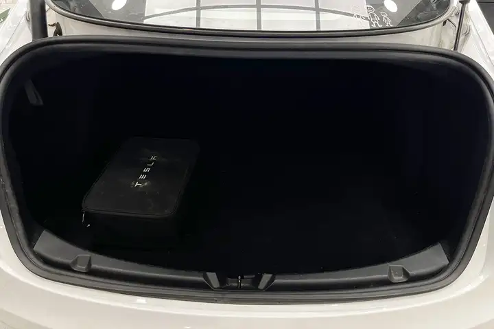 Tesla Model 3 2022, foto 14