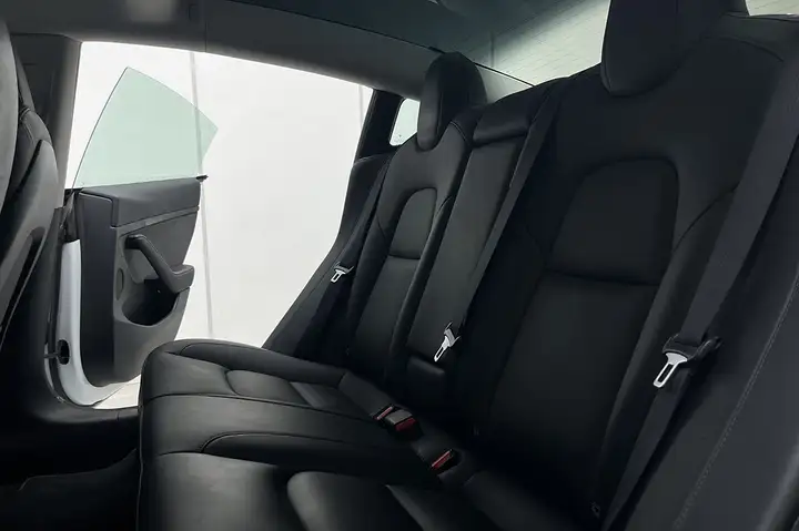 Tesla Model 3 2022, foto 15