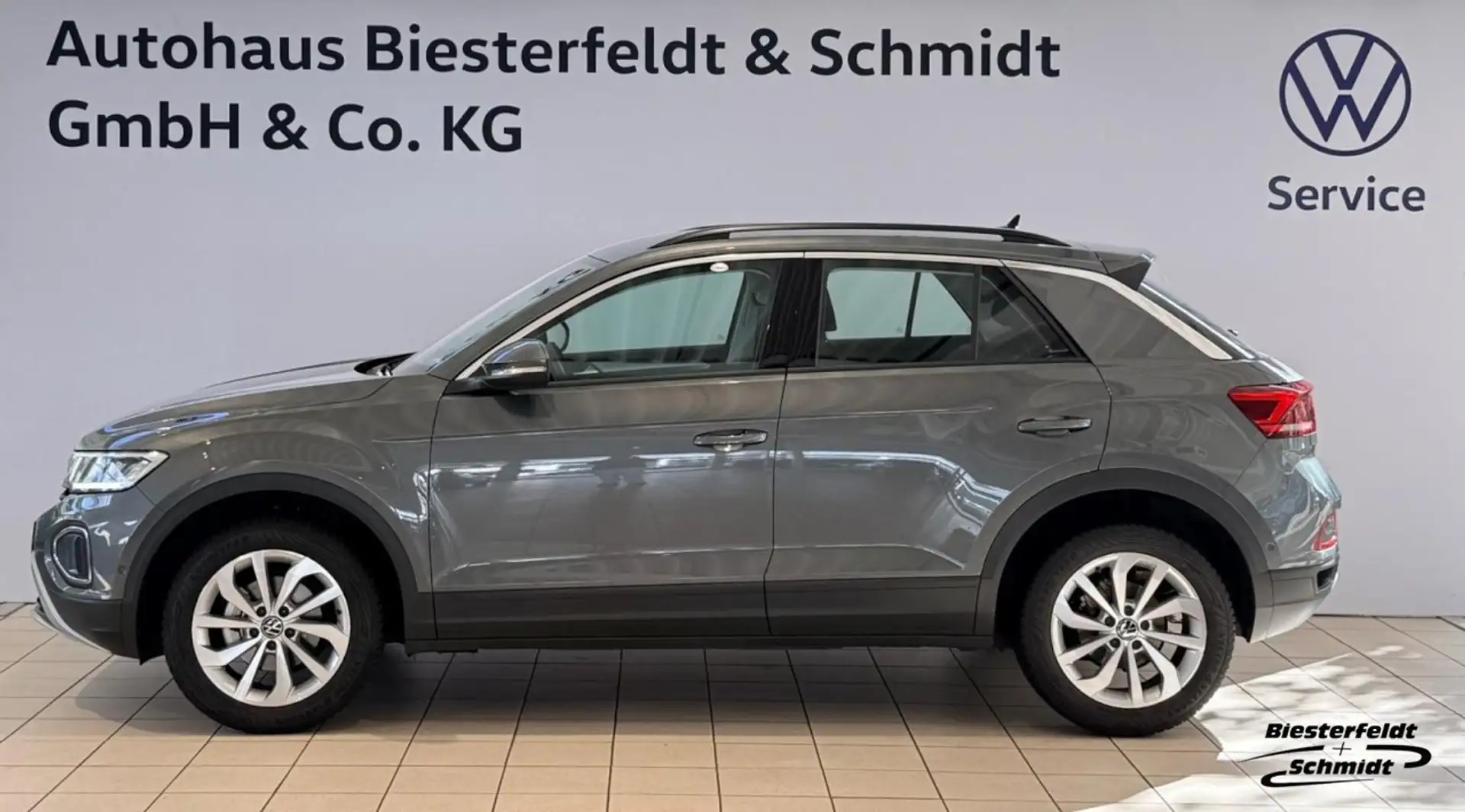 Volkswagen T-Roc 1.5TSI Life DSG Navi ACC PDC APP LED SHZ Klima Grijs - 1