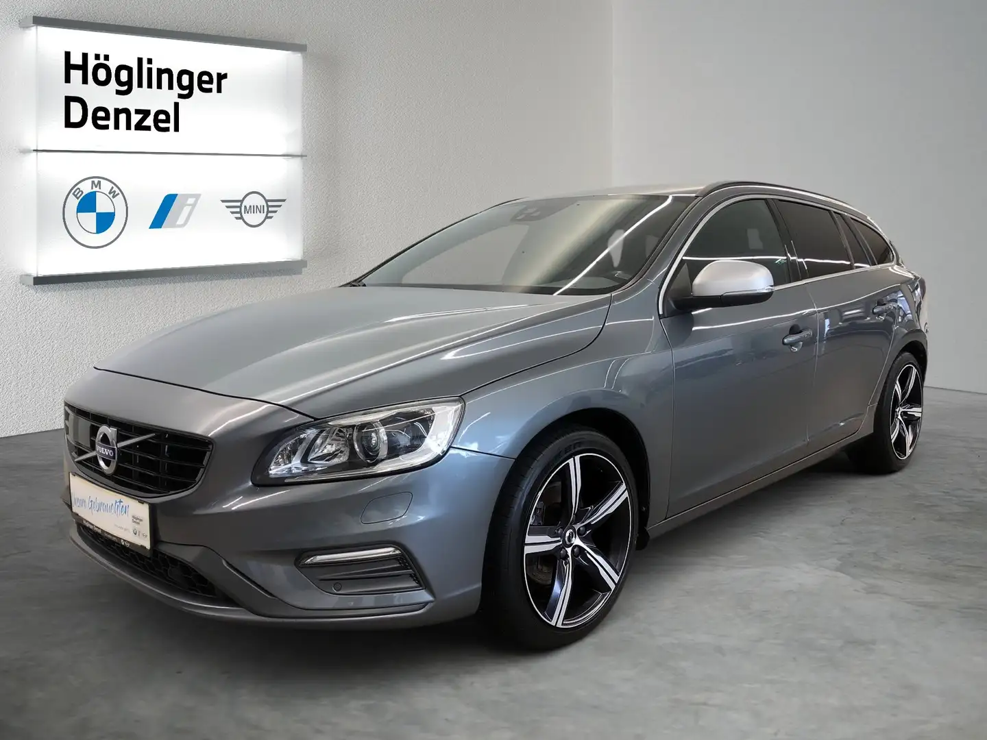 Volvo V60 V60 D3 Momentum R-Design Grau - 2