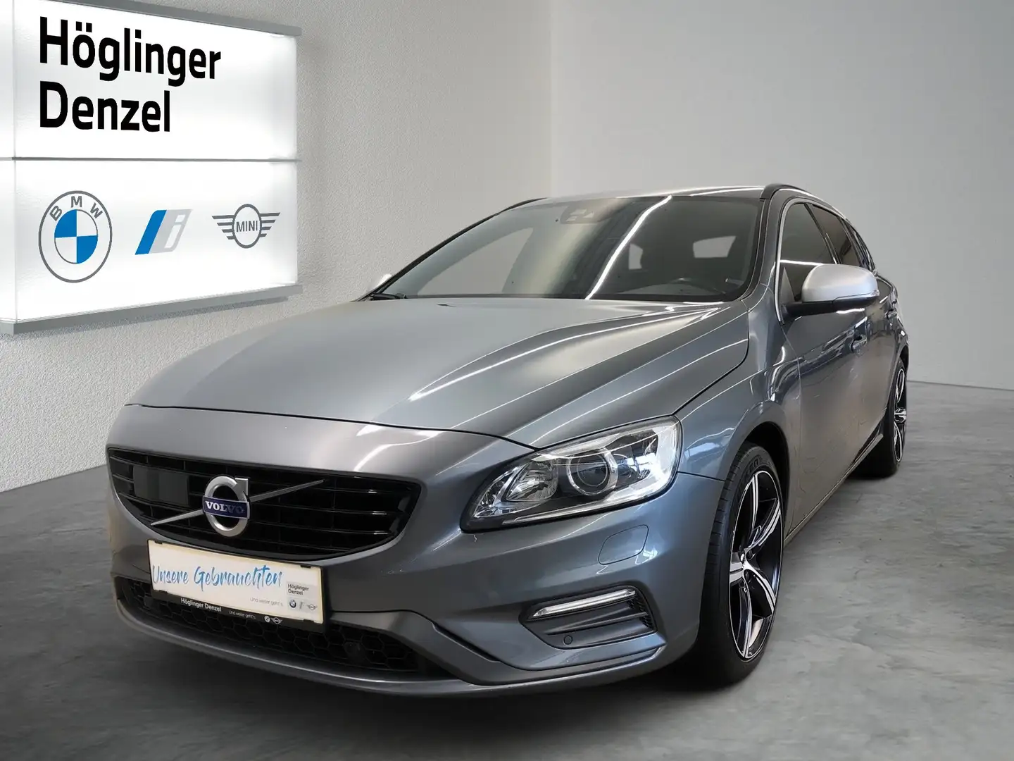 Volvo V60 V60 D3 Momentum R-Design Grau - 1
