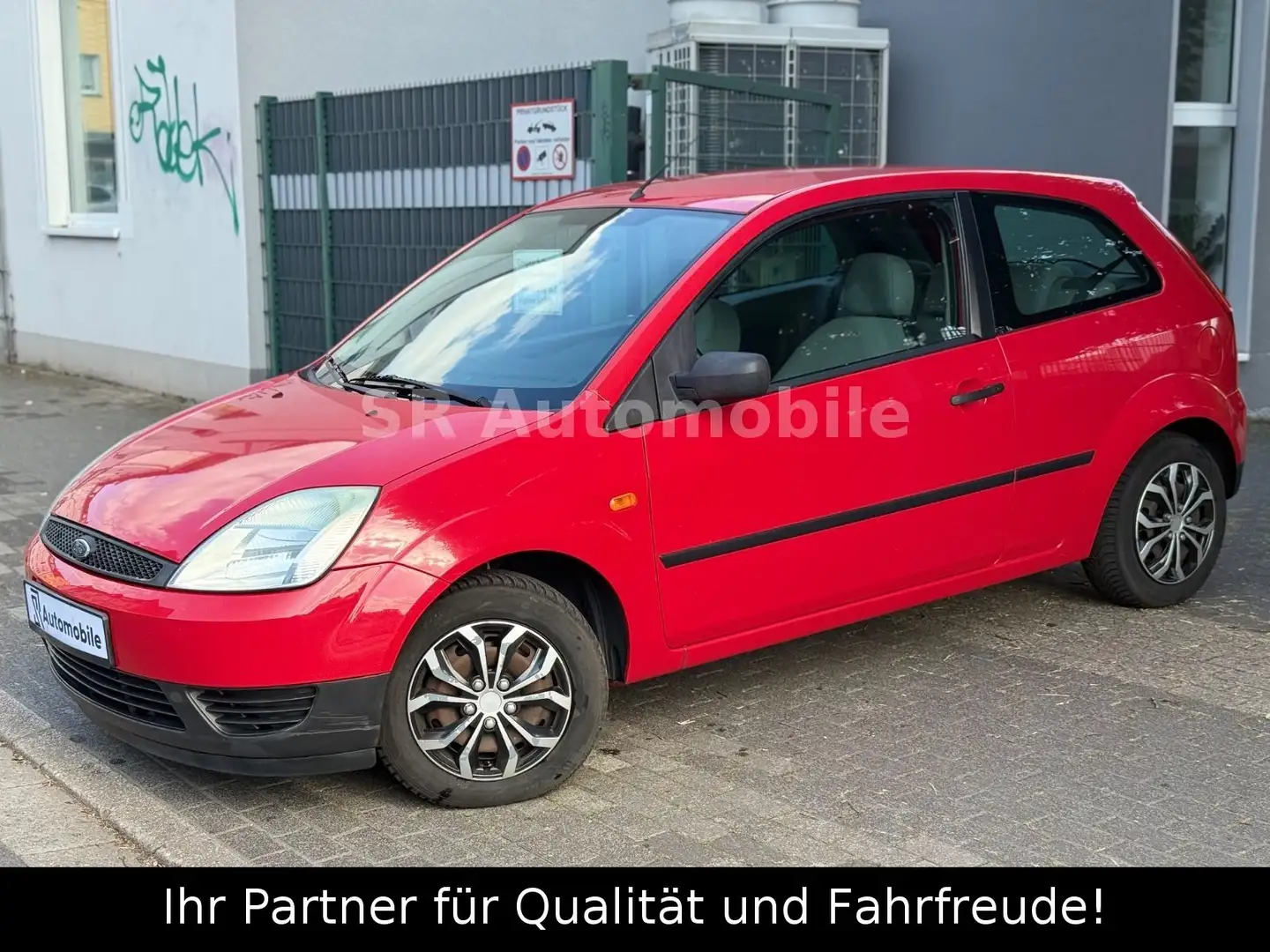 Ford Fiesta 1,3 51 kW Viva 3.HAND*KLMAANLAGE*E-FENST. Rot - 1
