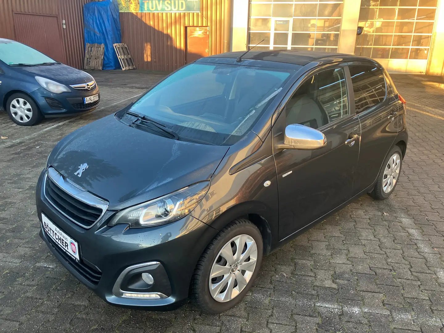 Peugeot 108 Style Grau - 2