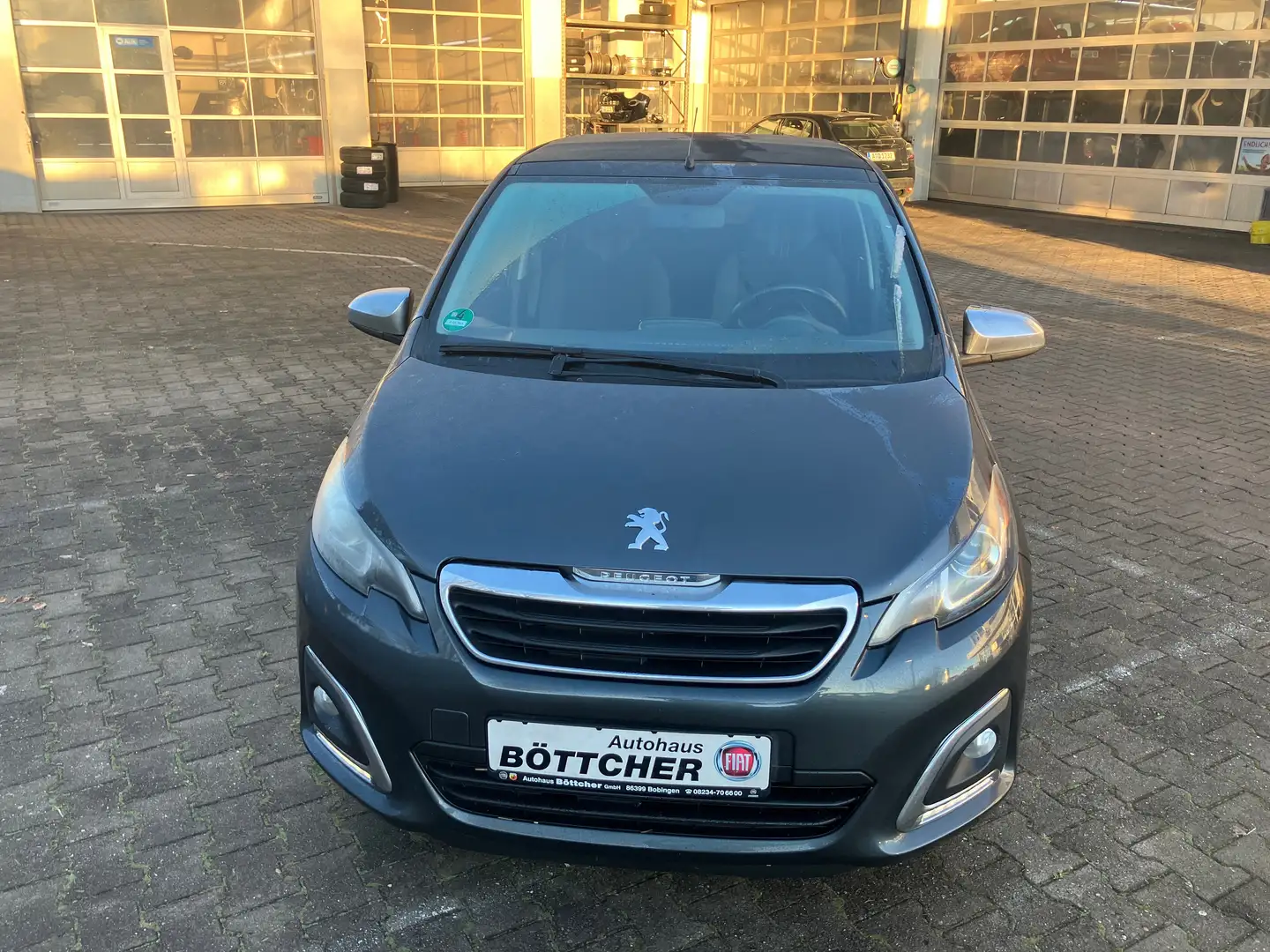 Peugeot 108 Style Grau - 1