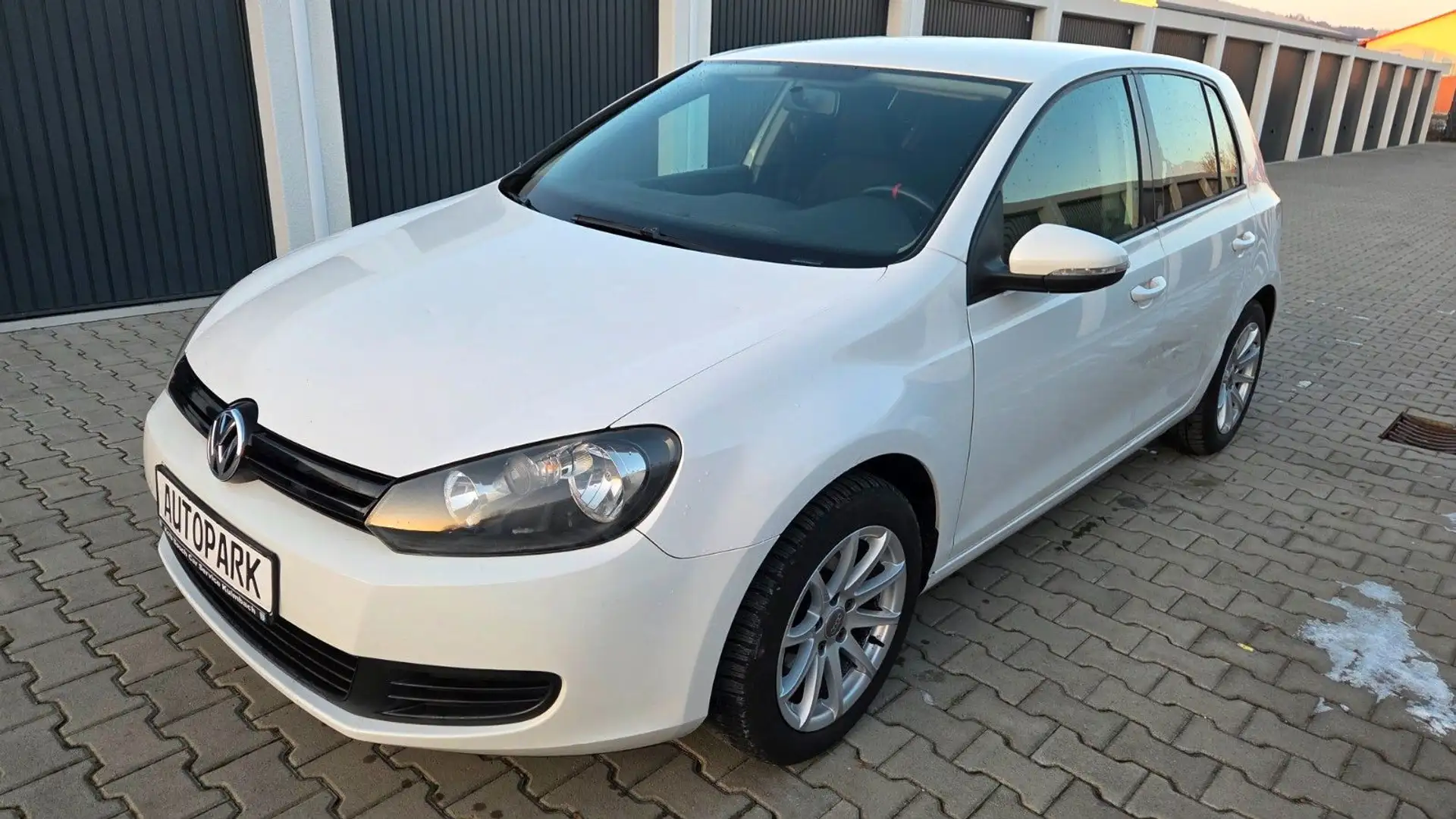 Volkswagen Golf VI 1.4 Trendline 5-türer ALU TÜV 04/2027 Weiß - 1
