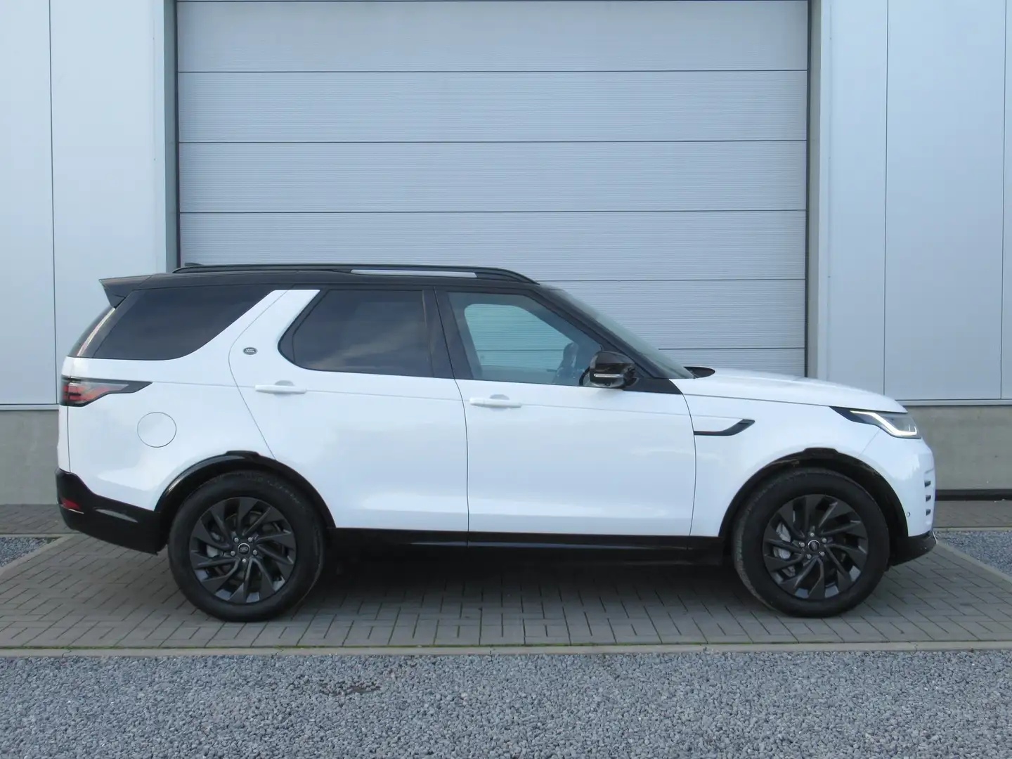 Land Rover Discovery 3.0 D R-Dynamic /€39.990 netto / Pano / 7pl. Alb - 2