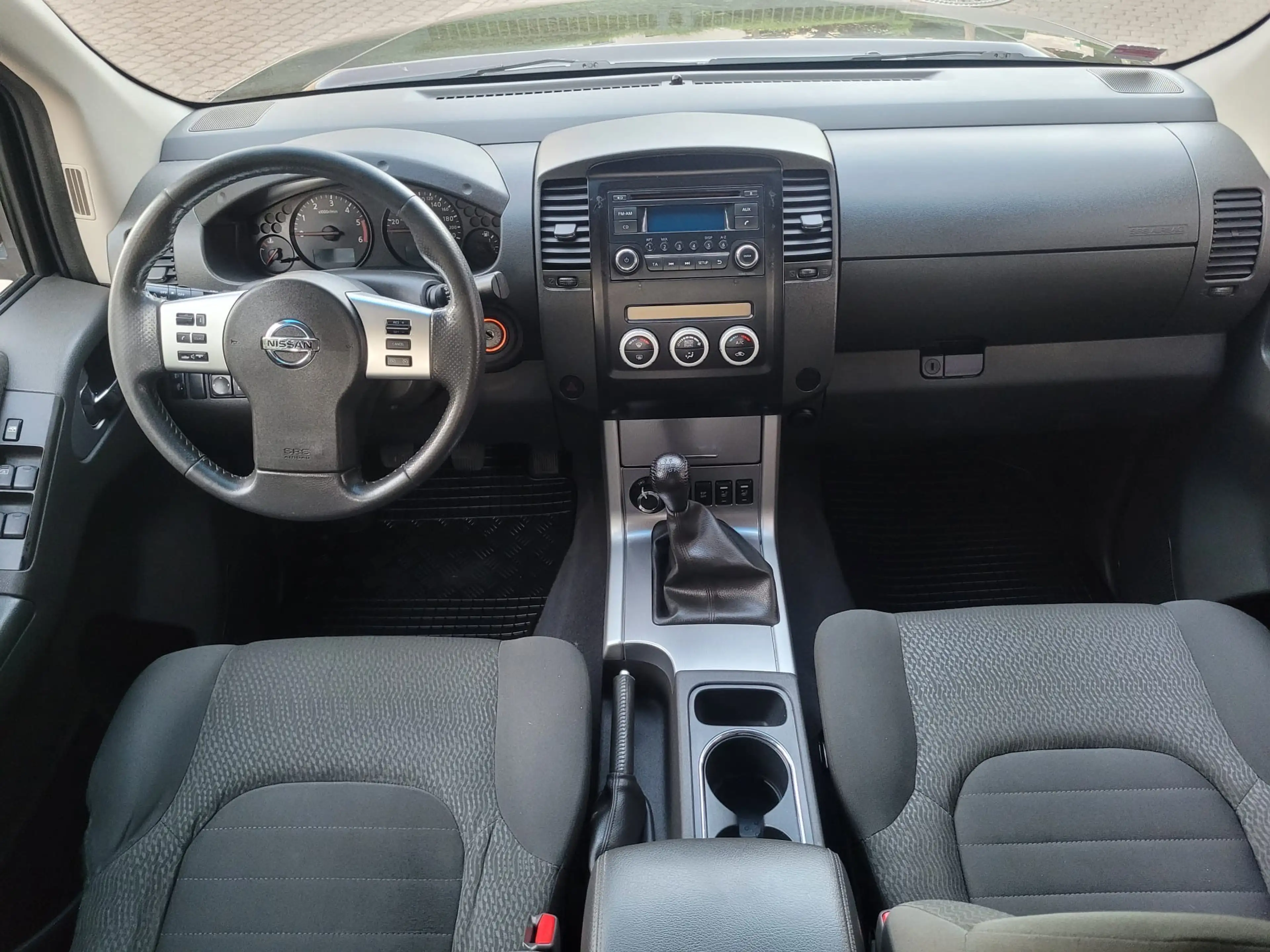 Nissan Navara Double Cab SE 4X4 — photo 15